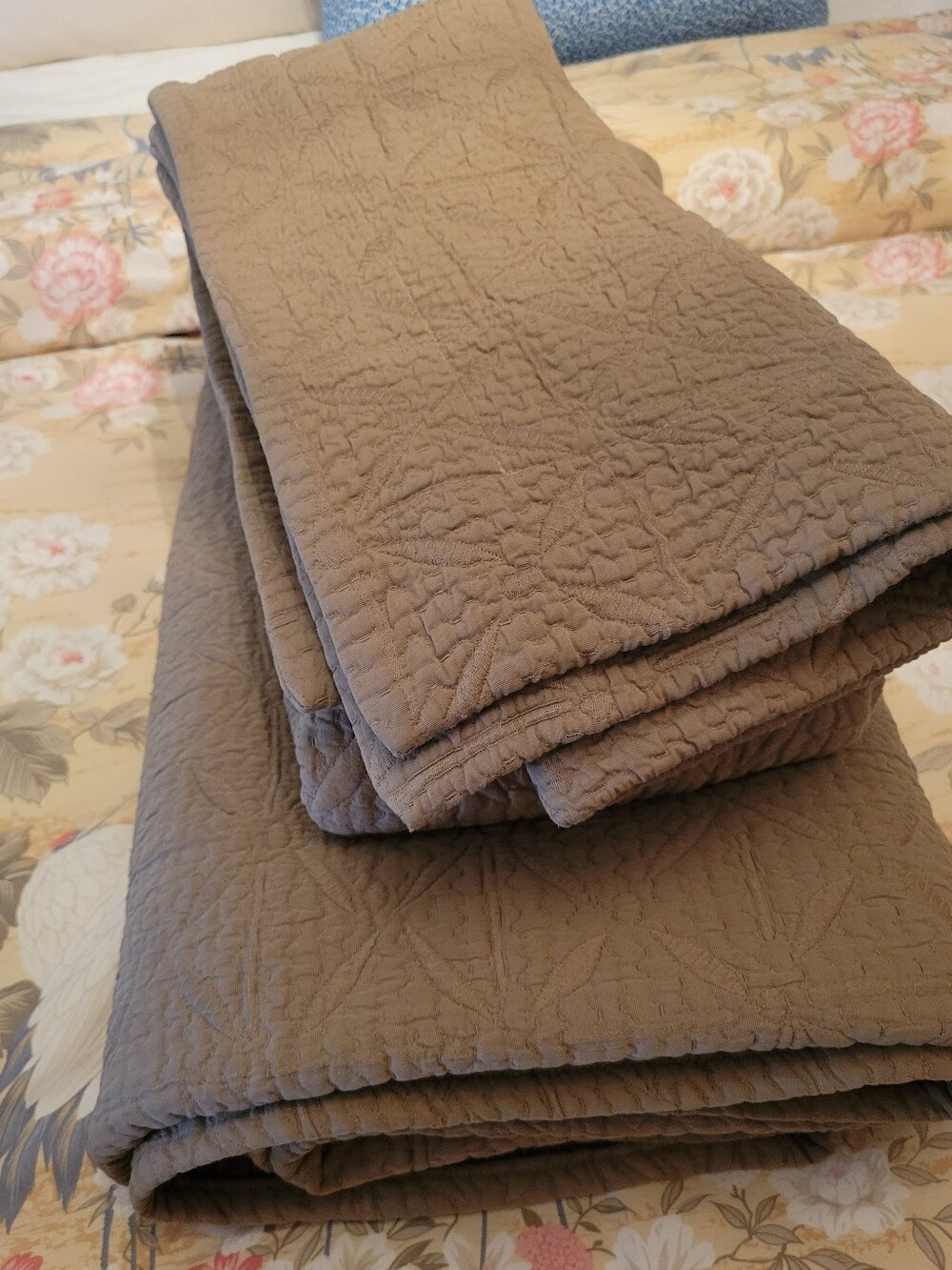 Peacock Alley Queen Coverlet & king 26x30 Shams Light Brown